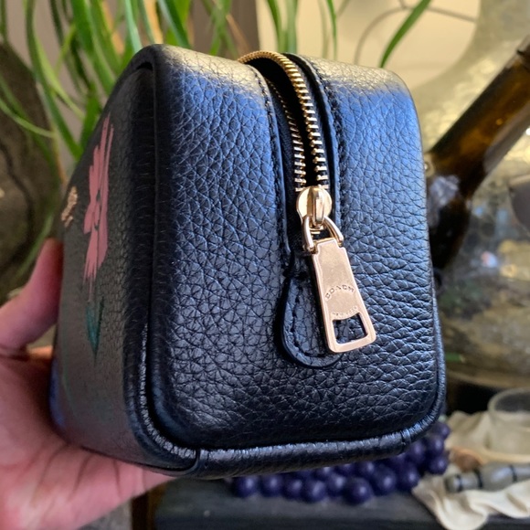 Authentic COACH Pebbled leather Floral appliqués L.Edition zip Cosmetic /wallet - Picture 9 of 15